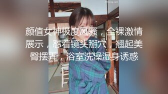 丰满妖艳3个人妖玩群交光滑肌肤情趣时尚内衣毒龙蜈蚣吃屁眼玩的就是刺激