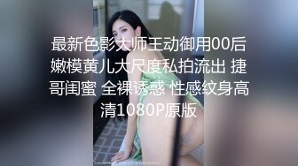 后入丰满的少妇，骚逼很紧。