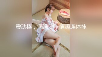 碎花白裙粉内小姐姐