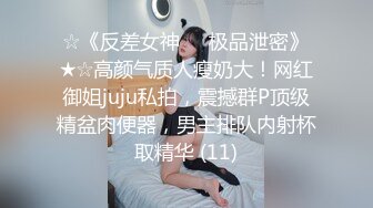 农家媳妇又来新人，全程露脸的两个中年少妇跟大哥激情啪啪，道具玩弄口交大鸡巴，让大哥轮着草内射骚穴真骚