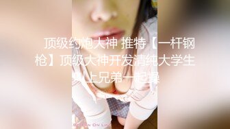 三个熟女大姐伺候一个大哥，鸡巴真大少妇的嘴巴都快撑爆了，镜头前展示骚逼口交大鸡巴主动上位后入大屁股