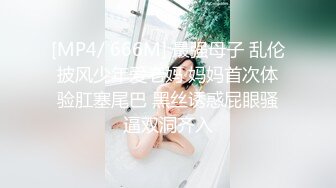 F罩杯美女，主动穿上渔网黑丝舔脚