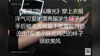 漂亮美眉被无套怼的爽叫连连 上位骑乘口爆白虎鲍鱼超嫩