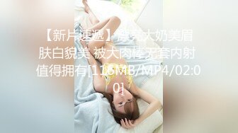 大奶正妹E奶蝶 大战黑人 一根黑鸡巴还不够 还要来两根玩4P才够爽