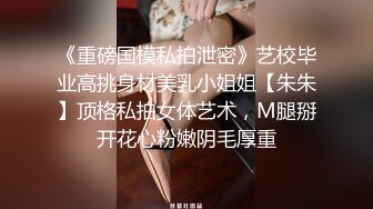 [推荐]小鲜肉在商场厕所,狂舔骚内裤大吊男,吃然后吞掉臭精液！