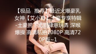 外表甜美花臂纹身，拨开内裤扣骚穴，69互舔