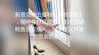 小县城上帝视角偷拍多位年轻美女的小嫩鲍多个妹子盯着镜头看 (1)