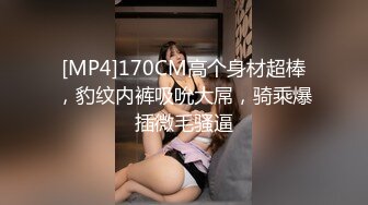 家庭摄像头破解真实偸拍，知识分子夫妻家中一起看A片助兴，来感觉后互摸客厅打一炮回床上继续干，性福啊 (6)