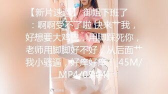 [MP4/ 2.18G] 两个中年少妇加一个极品御姐，三女同床伺候大哥激情啪啪直播互动狼友，听指挥自慰逼逼交大鸡巴