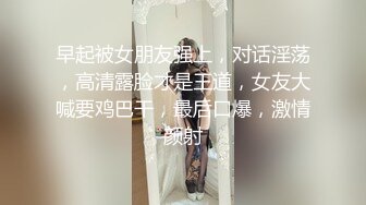 ❤️新婚小娇妻❤️骚妻一边被前后夹击，一边还自摸，嘴里还不听淫叫，让她好爽好爽！淫妻敞开下体大门等待大家的进入