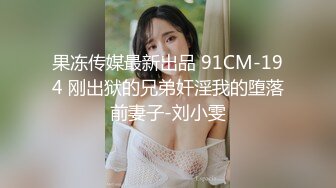 32妈妈的肉穴和屁眼都被塞满了