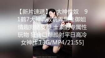 超短裙迷人学生装的人妖跨在书桌上掰开双腿妩媚表情勾引帅哥做身上不停扭动给你乳房吃就是求操屁眼玩