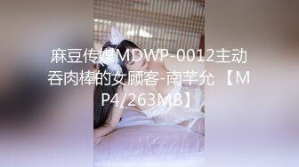 [MP4/ 2.91G] 一手一个鸡鸡，爱不释手打飞机，胖哥哥花式打桩机 出白浆，阴毛多，白浆鲍鱼