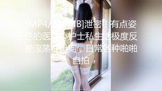 大屁股露脸少妇深夜发骚，全程露脸道具玩弄骚穴，给大哥口交大鸡巴吃奶舔逼，压在身下爆草全射她嘴里给她吃