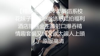 花短裙美女与男朋友一起逛街，上电梯时被完美CD，翘臀真是让人欲罢不能 性感翘臀白丁深深夹入屁股