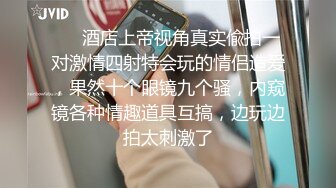 00后小淫娃【嫩宝吖】炮友两三分钟没艹爽，继续拿性玩具自慰，炮友凑上来舔奶！