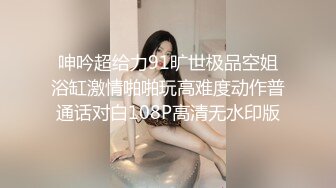 傍晚时分行走在海滩揽客的海炮女在海里太刺激了辣眼