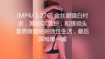 笑起来很甜的妹子，身材不错全裸自慰，撅起屁股展现一线天，特写漂亮的经典户型蝴蝶逼