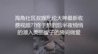 家庭摄像头偷窥，巨乳美少妇，大白天露出两只雪白大兔子，走起路波涛胸涌，窗帘也不拉，白天 邻居看到可有福咯！