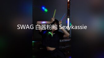 嗲嗲超会诱惑气质美女！性感睡衣大红唇！表情很魅惑，偶尔看下穴，翘起美臀对着镜头极品