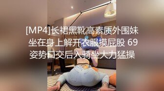 单位女厕全景偷拍怀孕5个月的美女同事刮了B毛的小嫩鲍