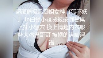 骚熟女好姐姐拉闺蜜下水直播，让小哥玩双飞，强硬扒光鸡巴塞她嘴里口交，大鸡巴插进去就乖巧了，全射她嘴里