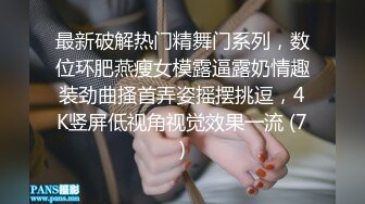 《居家摄像头破解》大中午的在客厅来一炮的夫妻