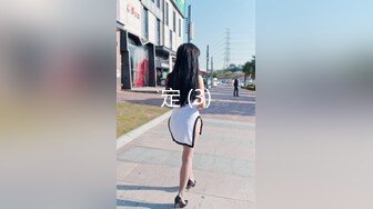 色眯眯的眼镜胖领导KTV包房约了两个女人唱一会喝点酒来情绪了被两个妹子按倒扒光沙发上肉战对白搞笑