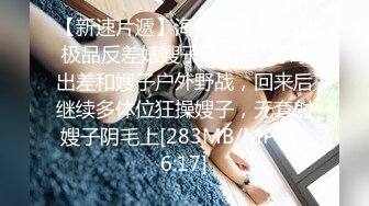 后入大奶粉嫩性感女友，迷人乳摇