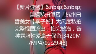 勾魂小少妇全程露脸跟大屌哥啪啪，让大哥亲着小嘴揉捏骚奶子，各种口交大鸡巴配合小哥多体位蹂躏抽插真刺激