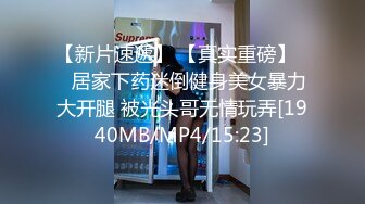 超级肥臀。巨乳女友