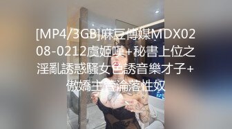 笑起来甜美又很骚外围小妹，换上情趣装丁字裤，服务周到吸蛋舔屌，让妹子扣逼自慰，后入爆插极品肥臀