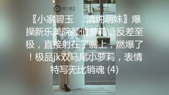 《魔手外购极品厕拍》商业城女厕全景偸拍多位少女少妇熟女方便，后位先拍脸再拍大白屁股，憋尿到极限的良家少妇动作逗死人 (2)