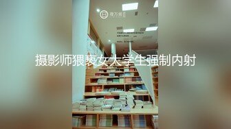 被小姐姐发现偷拍后她更兴奋了