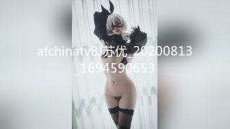 [MP4]STP29063 模特级网红女神！长发红唇超性感！撩起长裙珍珠丁字裤，翘起美腿假屌插穴，进进出出抽插极度诱惑 VIP0600