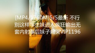 熟女控小夥勾搭美艳40多岁小姑姑，大白天从厨房干到餐桌，再干到阳台，窗帘也不拉，对面看光光