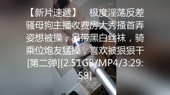 女友 KTV自慰不够刺激 突发奇想 往小穴喂果冻 男友来帮忙 jj梆硬 想捅进去