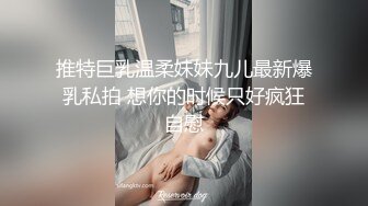 头上带花的泰国小妖妖跪在大腿之间亲JJ操菊花兴奋刺激撸妖的小JJ一起玩高潮