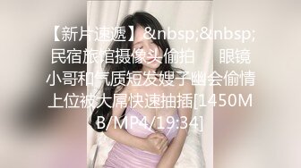 性感美女，沙发上猛操她