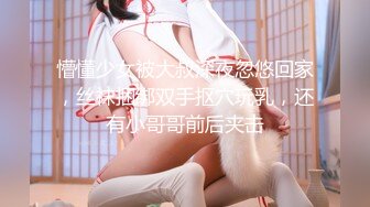 【Stripchat】国产极品吊钟巨乳女主播「LinLin」在地上玩弄按摩棒和跳蛋喷湿了隔尿垫