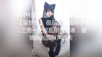 细腰翘臀女神主动后入